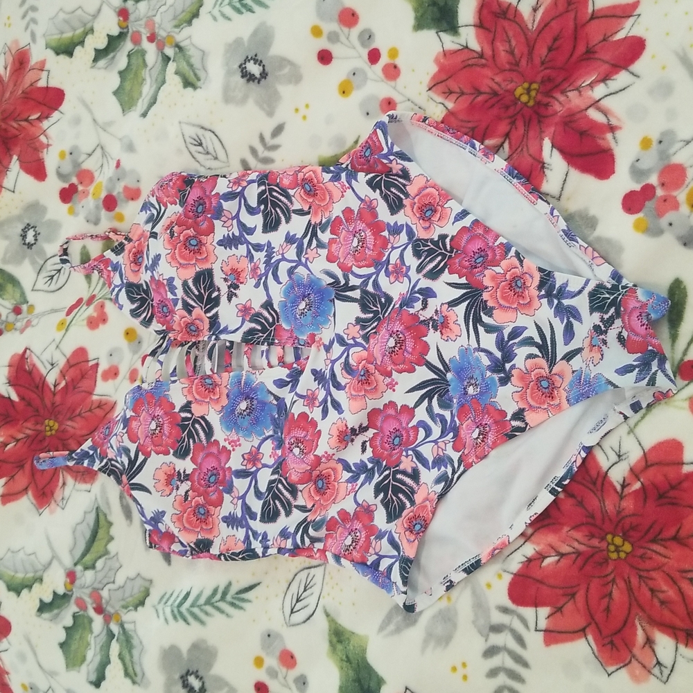 Time and Tru Swimsuit - Picture 2 of 9